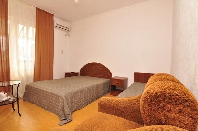 U Ruslana Guest House Gagra Exterior photo
