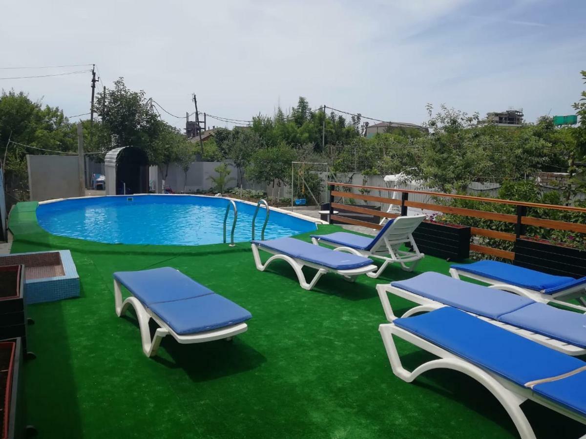 U Ruslana Guest House Gagra Exterior photo